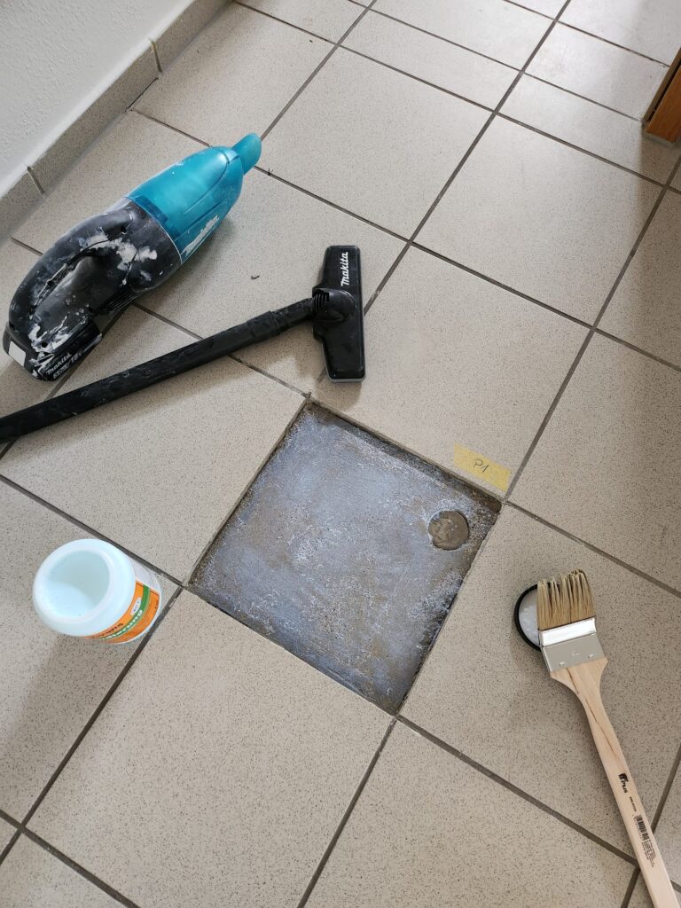 Schaden an Fliesen beseitigen